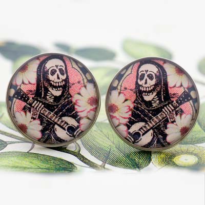 Posada Calavera with Guitar
